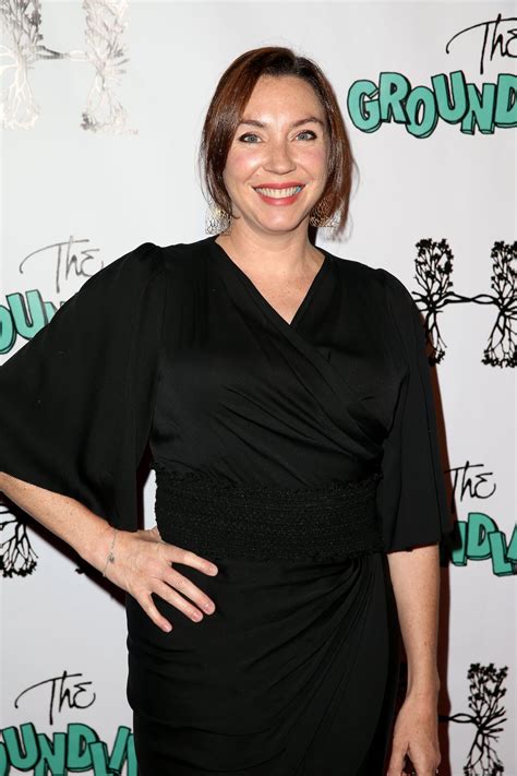 Stephanie Courtney Movies, Bio, Age, Husband, Flo,。